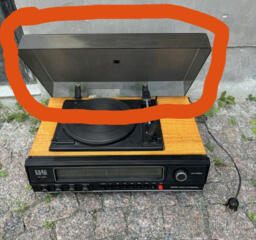 Куплю целую крышку от вега 323 стерео в хорошем состоянии.