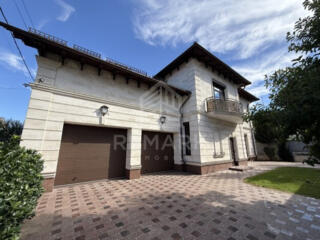 Casa cu bazin si teren privat de 5 ari, în zonă rezidențială ...