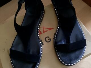 Продам босоножки