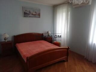 Продаж 3-х к. великої квартири біля м.Лівобережна по вул ...