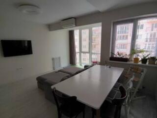 Продается просторная светлая 2-комнатная квартира с кухней-студией в .