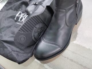Осенние, новые, кожаные, фирменные, ботинки.
