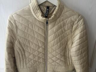 Продам женскую демисезонную куртку