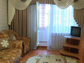 Семье сдается 2-комнатная квартира в доме "Счастливый мир