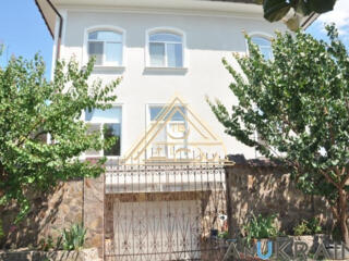 Новый 3-х этажный Дом с евроремонтом.