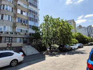 Se da in chirie spațiu comercial / oficiu amplasat pe bd. Renașterii .