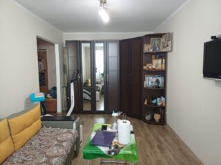 Продается отличная квартира, Ботаника, 3 этаж, ремонт, середина