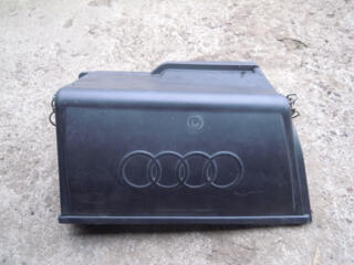 Крышка аккумулятора Ауди 80