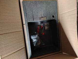 Продам кухонную мойку со смесителем.