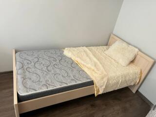 Продам кровать с матрасом