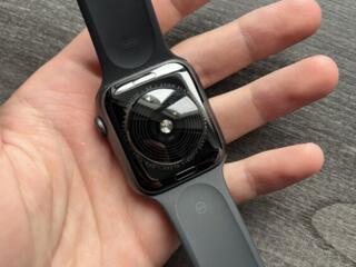 Продам Apple Watch SE