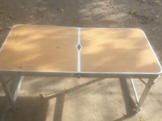 Продаётся вынаснои алюминиевый раскладной стол.