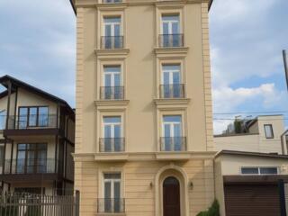 Предлагается к продаже дом на улице Тенистая. Общая площадь 700 кв.м, 