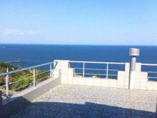 Продам дом на 13 Фонтана у моря первая линия .