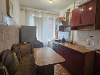 Продаю 2-кім. квартиру, пр. Миру