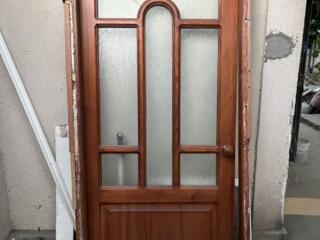 Продам межкомнатную дверь из дерева