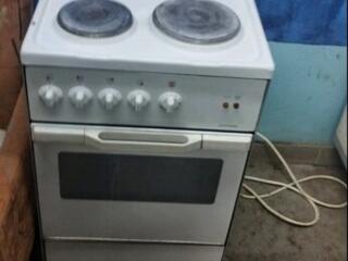 Продам электроплиту на 4 конфорки.