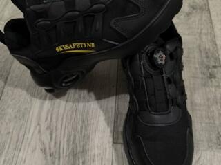 Продам новые кроссовки