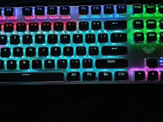 Клавиатура (250₽)и монитор Philips 18.5"(500₽)