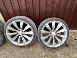 Продам диски на Теслу s и X 245/35 r 21 В отличном состоянии