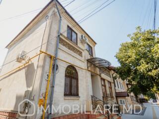 Casă cu 2 niveluri, sect. Centru Vă propunem spre chirie o casă cu 2 .