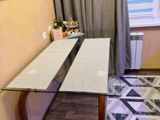 Продам стеклянный стол