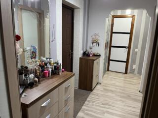Vând apartament cu 2 camere!