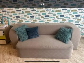 Бескаркасный диван, практически новый