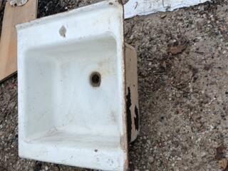 Продам железную раковину тяжелая и ножка для керамической, недорого