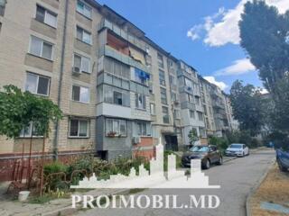 Spre vânzare se oferă apartament cu 2 camere și living, sect. ...