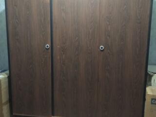 Продается шкаф трехстворчатый