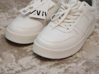 Продам новые мужские кроссовки ZARA 43р