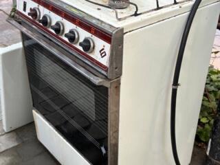 Продам газовую плиту