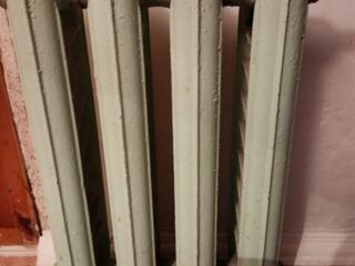 Продам чугунную батарею
