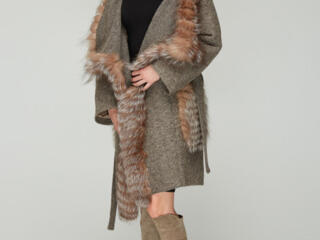 Пальто Новое. С натуральным мехом чернобурки!