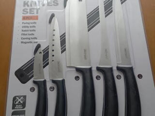 Cutite DELIMANO PRIMERA cu bara magnetica. 420 lei.