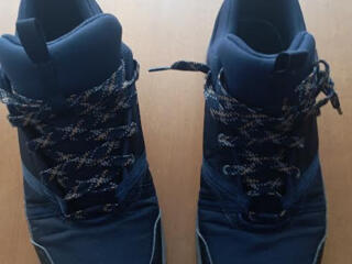 Adidasi Decathion QUECHUA(41-42)