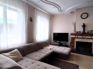 Просторий будинок з ремонтом, меблями та технікою