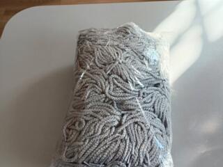 Компания продает шнурки для пакетов, различных цветов оптом. Цена догово