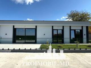 Vă propunem spre vânzare această casă cu 3 camere și living, sect. ...