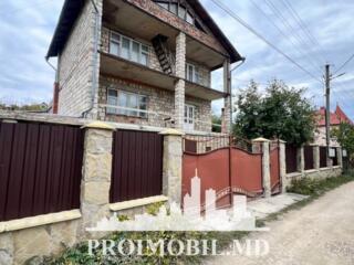 Vă propunem spre vânzare această casăîn 3nivele, Codru, sector de ...