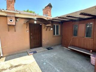 Casă, sect. Botanica Vă propunem spre chirie casă amplasată în sect. .