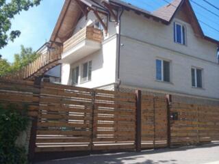 Casă cu 3 niveluri, sect. Sculeni Vă propunem spre vânzare casă cu 3 .