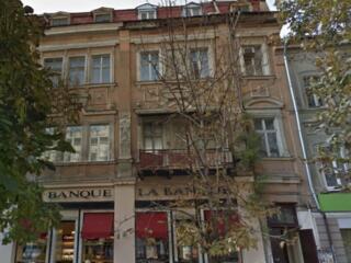 Предлагаются к продаже 2 комнаты в тсторической цент ре горордща ...