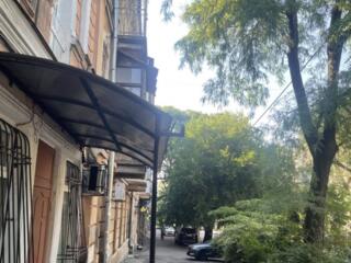 Продам фасадное помещение в р-не Нового рынка.