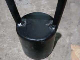 Продам гирю 8кг.