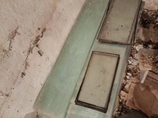 Стекла разных размеров.