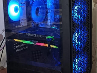 Компьютер с монитором для сложных задач или игр