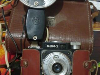 Фотоаппарат смена 2 и фотовспышка.