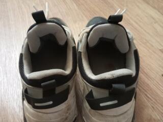 Женские кроссовки на зиму